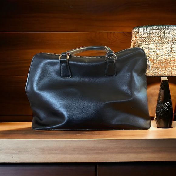 Lily & Ivy women’s Faux Leather black shoulder zippered bag - Picture 2 of 11